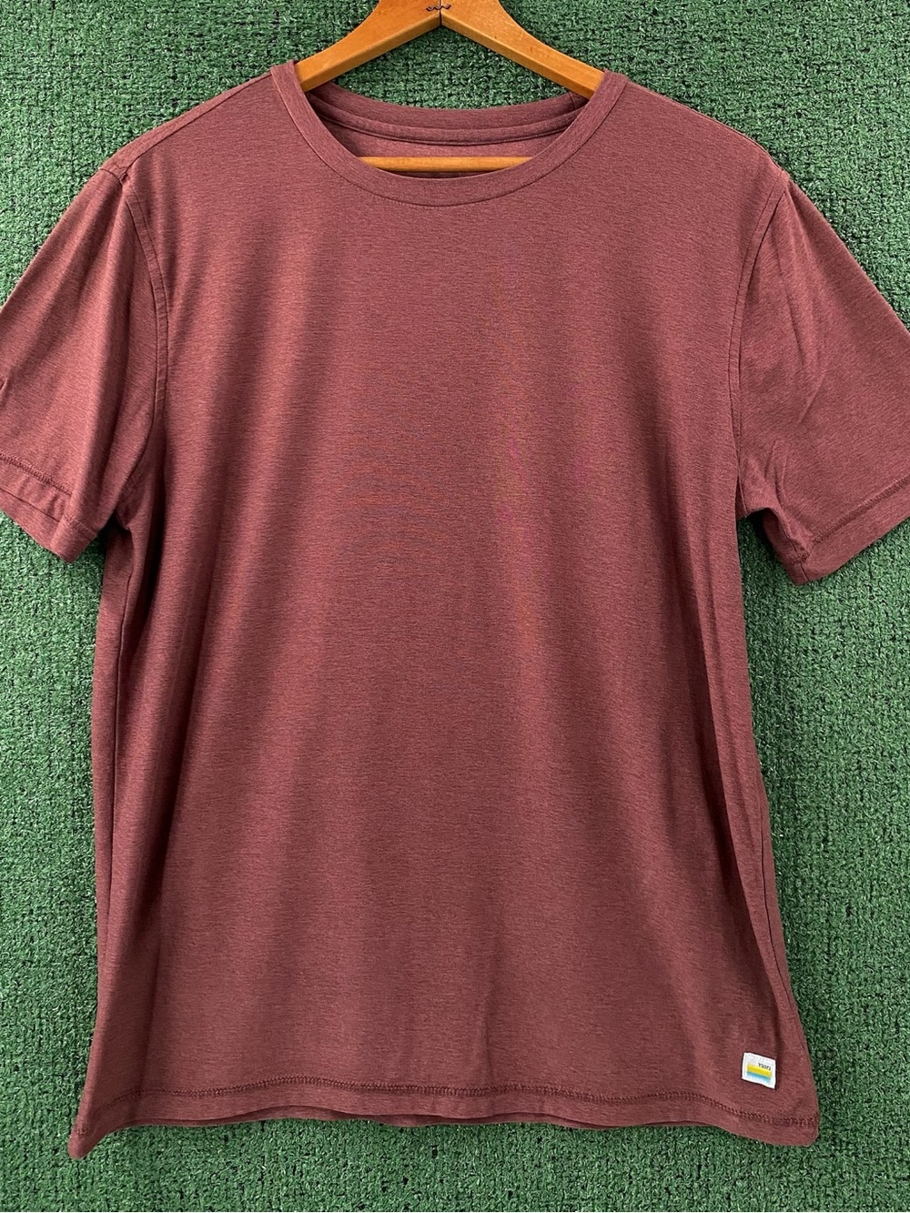 Vuori Strato Tech Fig Heather Short Sleeve T-Shirt Men’s Size Small